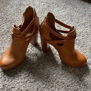 SIZE 7 FRYE MARGARET BRAID SHOOTIE HEELS